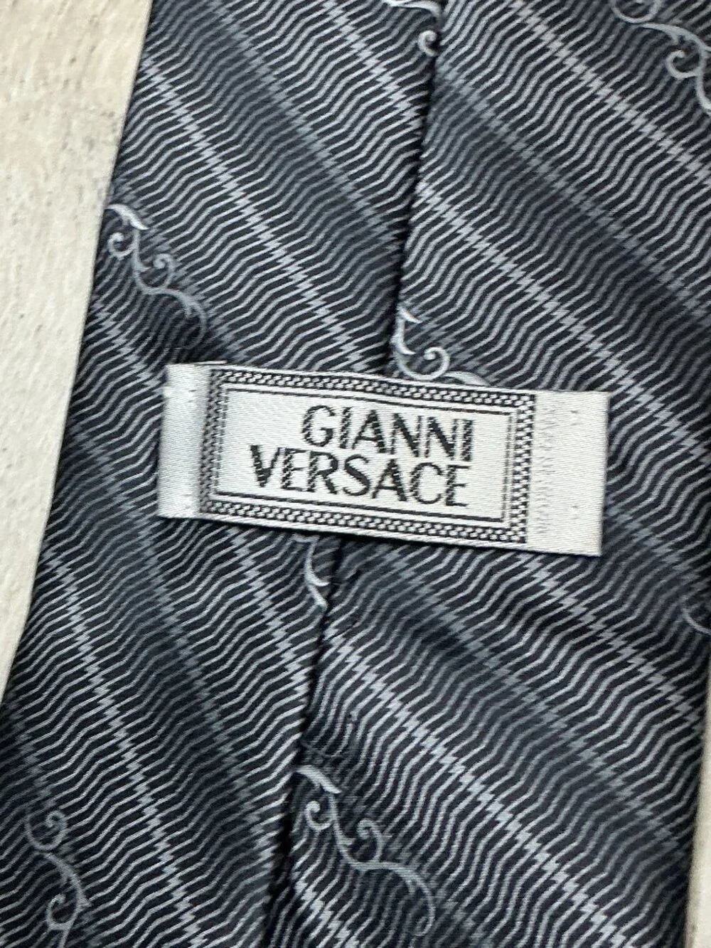 Gianni Versace Men’s Silk Tie Gray Black Patterned - Flawed